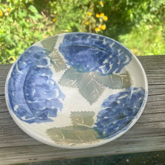 Cape Cod Chatham Pottery Hydrangea Plate 8” Width X 1.5” Height - Picture 13 of 16